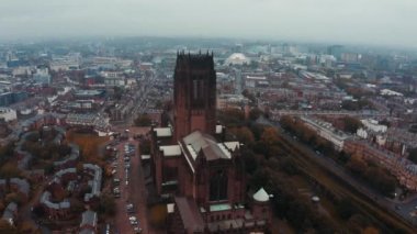 Liverpool Katedrali ya da İsa Katedrali 'nin havadan görünüşü