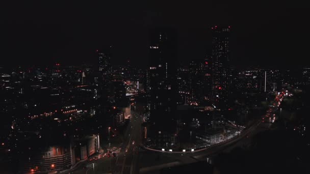 Foto aérea de Manchester, Reino Unido por la noche. — Vídeos de Stock