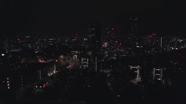 Flygfoto av Manchester, Storbritannien på natten. — Stockvideo