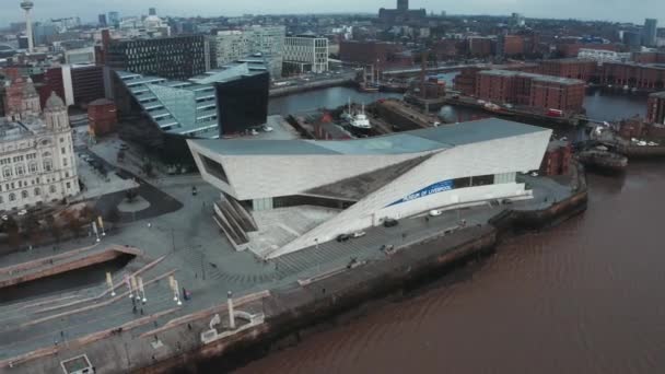 Flygfoto över Museum of Liverpool, Storbritannien. — Stockvideo