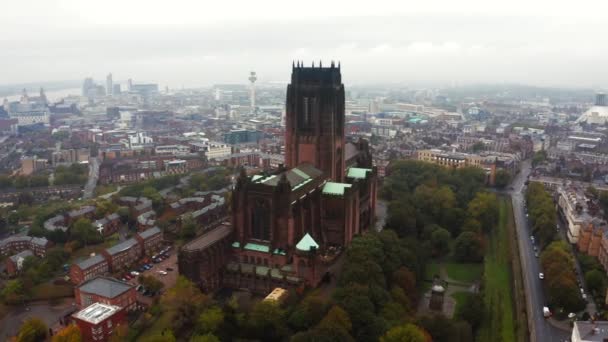 Vista aérea de la Catedral o Catedral de Liverpool Iglesia de Cristo — Vídeo de stock