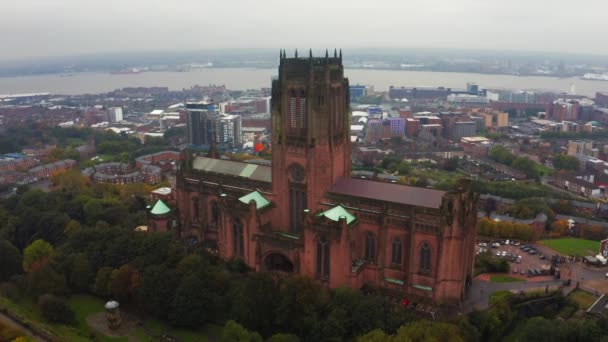 Vista aérea de la Catedral o Catedral de Liverpool Iglesia de Cristo — Vídeo de stock