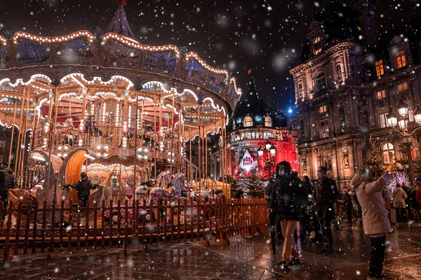 Magical Christmas market spirit in Paris, France. Celebrating new years eve. — Stock Photo, Image