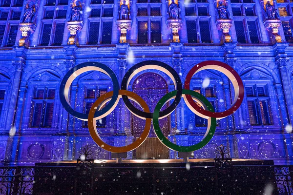 Ολυμπιακή πινακίδα στο Παρίσι. Ετοιμάζονται για τους Ολυμπιακούς Αγώνες του 2024. — Φωτογραφία Αρχείου