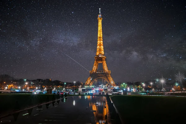 Hermosa Vista Famosa Torre Eiffel París Por Noche Los Mejores — Foto de Stock