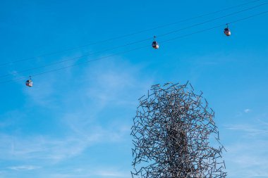 Thames teleferiği Londra 'da Emirates Hava Hattı tarafından işletiliyor..