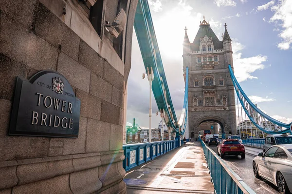 Tower Bridge London Gedenktafel auf der Tower Bridge in London. — Stockfoto