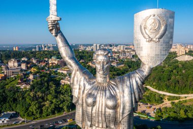 Kiev 'deki Anavatan Anıtı' nın havadan görünüşü.