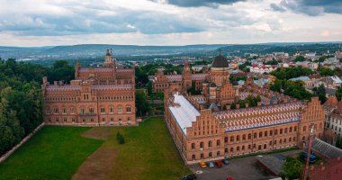 Bukovinian ve Dalmaçya Büyükşehir Konutları 'nın hava görüntüsü.
