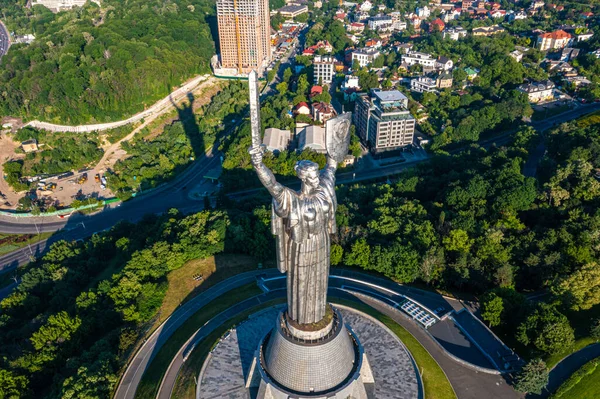 Vista aérea del monumento a la Madre Patria en Kiev. —  Fotos de Stock