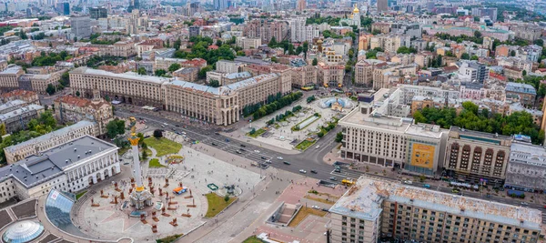 Повітряний вид на місто Київ. Чудові вулиці біля центру міста.. — стокове фото