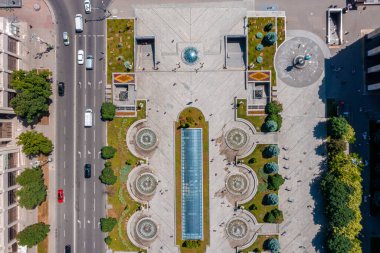 Kyiv şehrinin havadan görüntüsü. Şehir merkezine yakın güzel sokaklar..