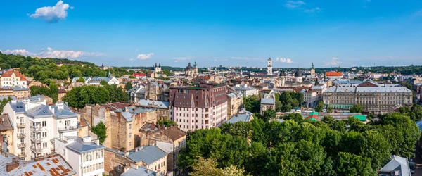 Lviv şehrinin güzel hava manzarası, tarihi şehir merkezi, Ukrayna — Stok fotoğraf