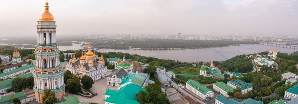 Magical aerial view of the Kiev Pechersk Lavra near the Motherland Monument. — Fotografia de Stock