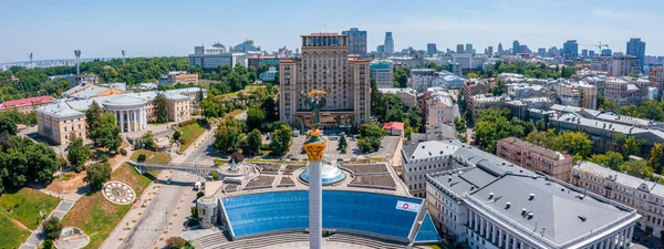 Maidan Nezalezhnosti独立纪念碑上方乌克兰基辅的空中景观. — 图库照片