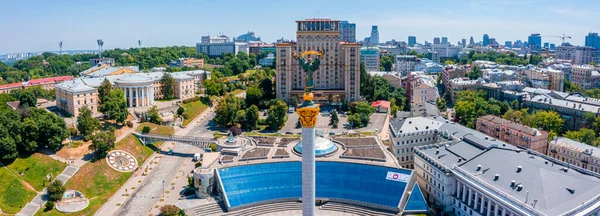 Vista aérea do Kiev Ucrânia acima Maidan Nezalezhnosti Monumento da Independência. — Fotografia de Stock