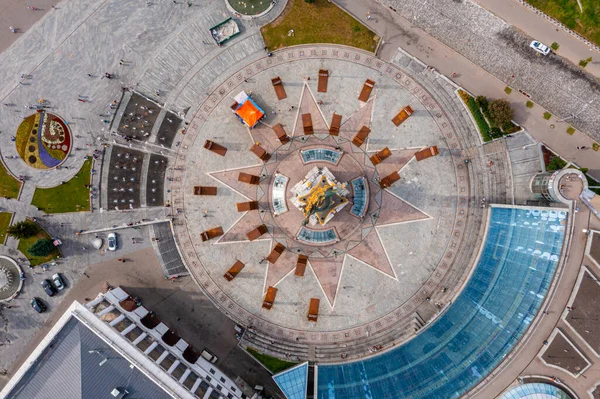 Vista aérea do Kiev Ucrânia acima Maidan Nezalezhnosti Monumento da Independência. — Fotografia de Stock