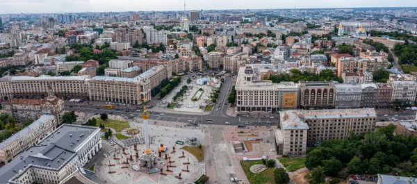 Повітряний вид на місто Київ. Чудові вулиці біля центру міста.. — стокове фото