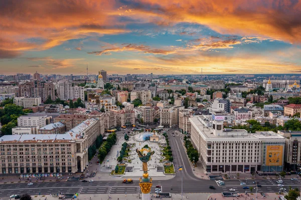 Vista aérea do Kiev Ucrânia acima Maidan Nezalezhnosti Monumento da Independência. — Fotografia de Stock