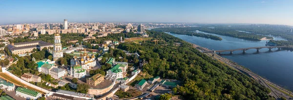 Vista aérea do monumento da Mãe Pátria em Kiev. — Fotografia de Stock