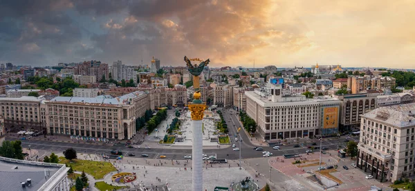 Letecký pohled na Kyjevskou Ukrajinu nad Maidanem Nezalezhnosti Památník nezávislosti. — Stock fotografie