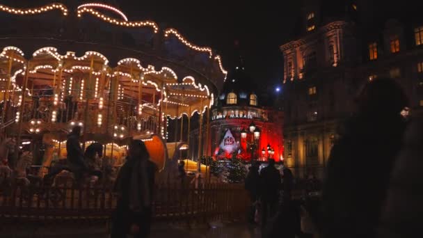 Magische Weihnachtsmarktstimmung in Paris. Silvester feiern. — Stockvideo