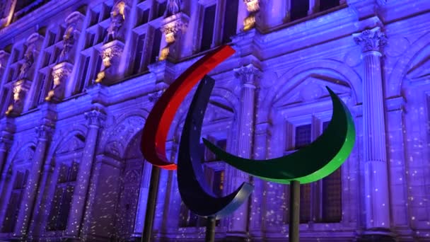 Panneau olympique à Paris. Se préparer pour les Jeux Olympiques 2024 — Video