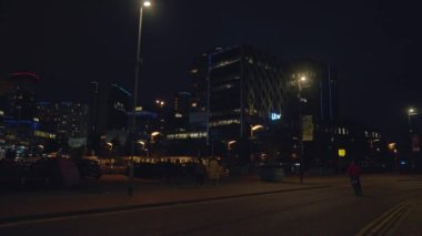 Manchester Gemi Kanalı 'nın kıyısında yer alan Media City UK