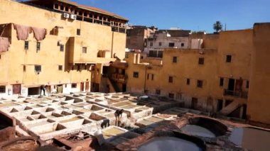 Fes, Fas şehirde geleneksel Tabakhane ölmek deri.