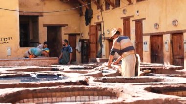 Fes, Fas şehirde geleneksel Tabakhane ölmek deri.