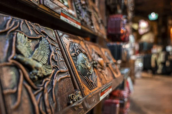 Lojas de lembranças no Camden Market, localizado nos antigos estábulos históricos de Pickfords — Fotografia de Stock