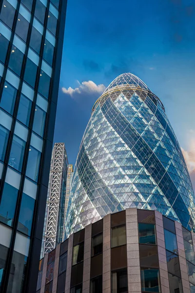 30 St Mary Axe um arranha-céu comercial no distrito financeiro de Londons — Fotografia de Stock