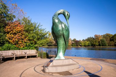 Sanatçı Simon Gudgeon 'dan Isis bronz heykel, Hyde Park