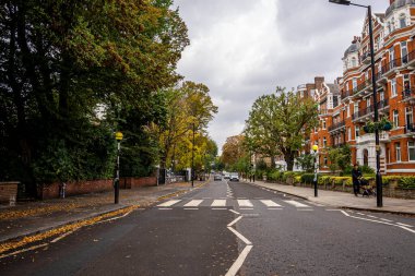 Abbey Road zebra geçişi 1969 Beatles albüm kapağında ünlü oldu.