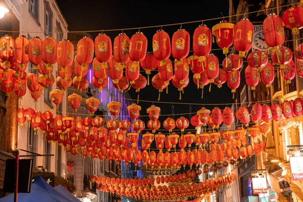 Китайский город украшают китайские фонари во время китайского Нового года в Лондоне — стоковое фото