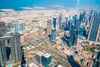 Dubai silueti, en işlek otoyoluna yakın güzel bir şehir..