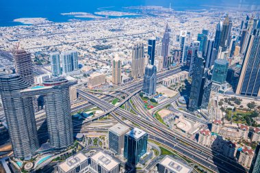 Dubai silueti, en işlek otoyoluna yakın güzel bir şehir..