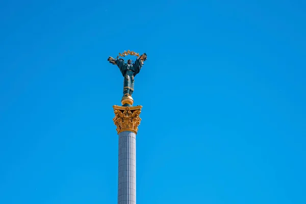 Kiev Ucraina Luglio 2021 Maidan Maydan Nezalezhnosti Statua Cima Alla — Foto Stock