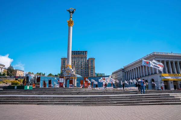 乌克兰基辅 2021年7月20日 独立广场柱子顶上的Maidan Maydan Nezalezhnosti雕像 — 图库照片