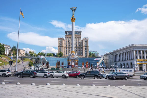 乌克兰基辅 2021年7月20日 独立广场路况柱顶上的Maidan Maydan Nezalezhnosti雕像 — 图库照片