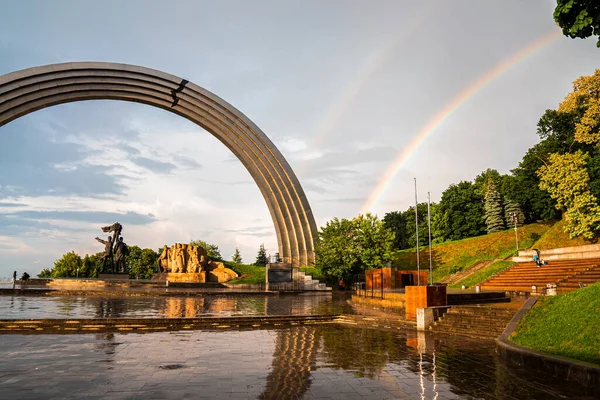 Kiev Ucrania Julio 2021 Hermoso Arco Iris Sobre Ciudad Junto —  Fotos de Stock