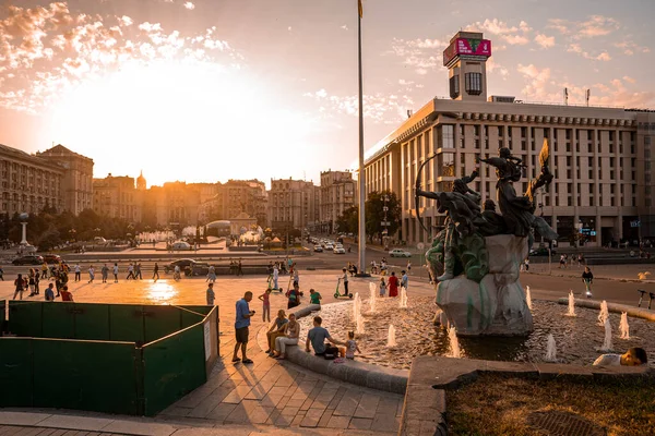 Κίεβο Ουκρανία Ιουλίου 2021 Σιλουέτα Του Cityscape Μνημείο Άγαλμα Βρύση — Φωτογραφία Αρχείου