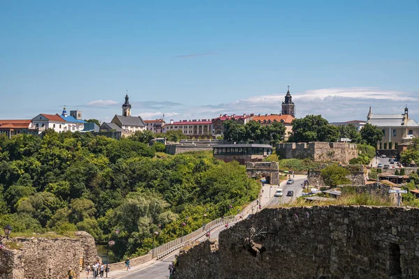 Kiev Ucraina Luglio 2021 Antica Struttura Rovina Alberi Verdi Nella — Foto Stock