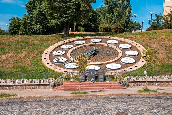 Kiev Ucrânia Julho 2021 Institutskaya Rua Relógio Flor Galeria Nebesna — Fotografia de Stock