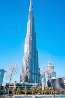 Güzel Burj Halife gökdeleni güneşli bir günde