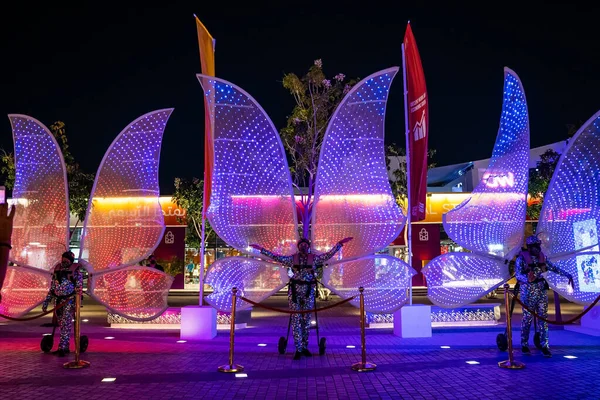 Exposición Dubai Expo 2020 con muchos pabellones increíbles. — Foto de Stock