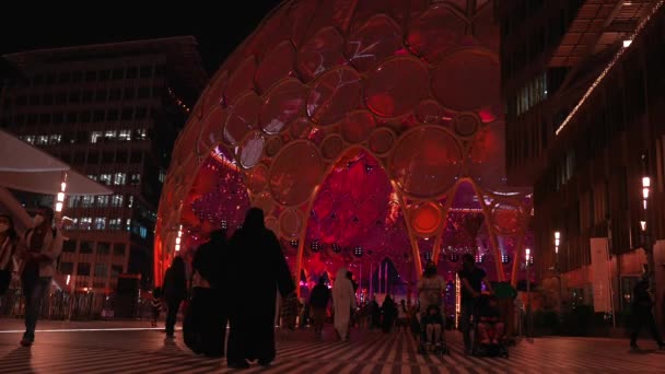 Al Wasl Plaza Kuppeldach nachts mit Lichtshow beleuchtet — Stockvideo