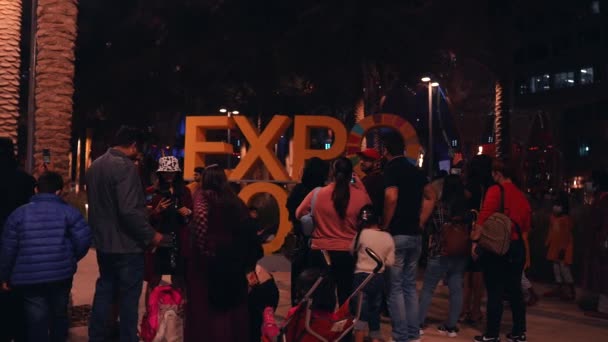 Wystawa Dubai Expo 2020 z wieloma niesamowitymi pawilonami. — Wideo stockowe