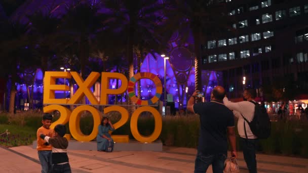 Dubai Expo 2020 tentoonstelling show met vele geweldige paviljoenen. — Stockvideo