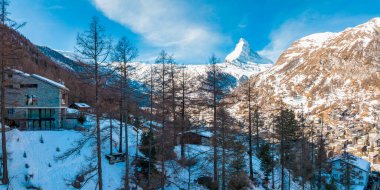 Zermatt Vadisi ve Matterhorn pik sabah, İsviçre havadan görünümü